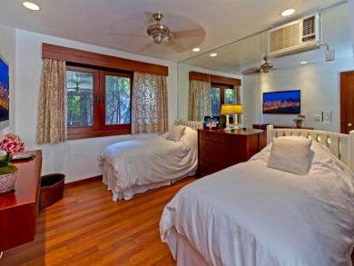 Diamond Head  Beachfront Luxury Vacation Rental Home